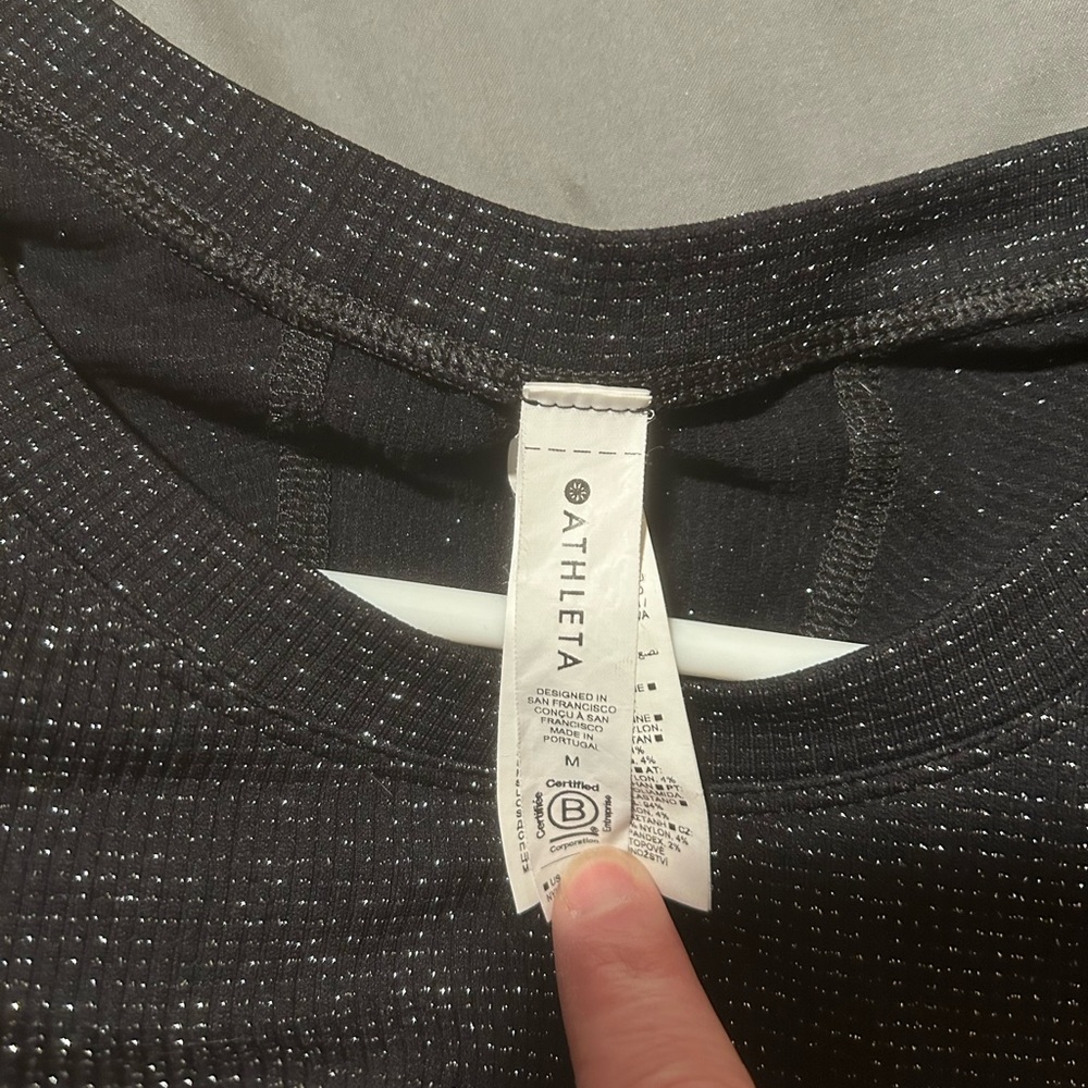 Athleta Black Long Sleeve Active Top Tee Relaxed Vented Mesh Size Medium NWOT